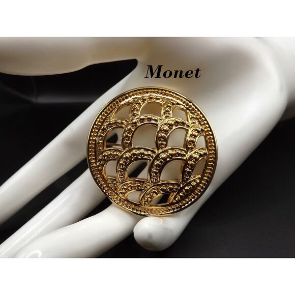 Vintage Monet Shell Pattern Brooch, Gold Plated, 2 Inches - Picture 1 of 10